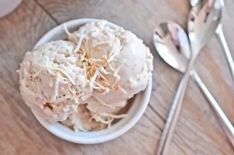 تصویر 3 از بستنی نارگیلی شکلاتی طعمی شیرین و طراوت بخش